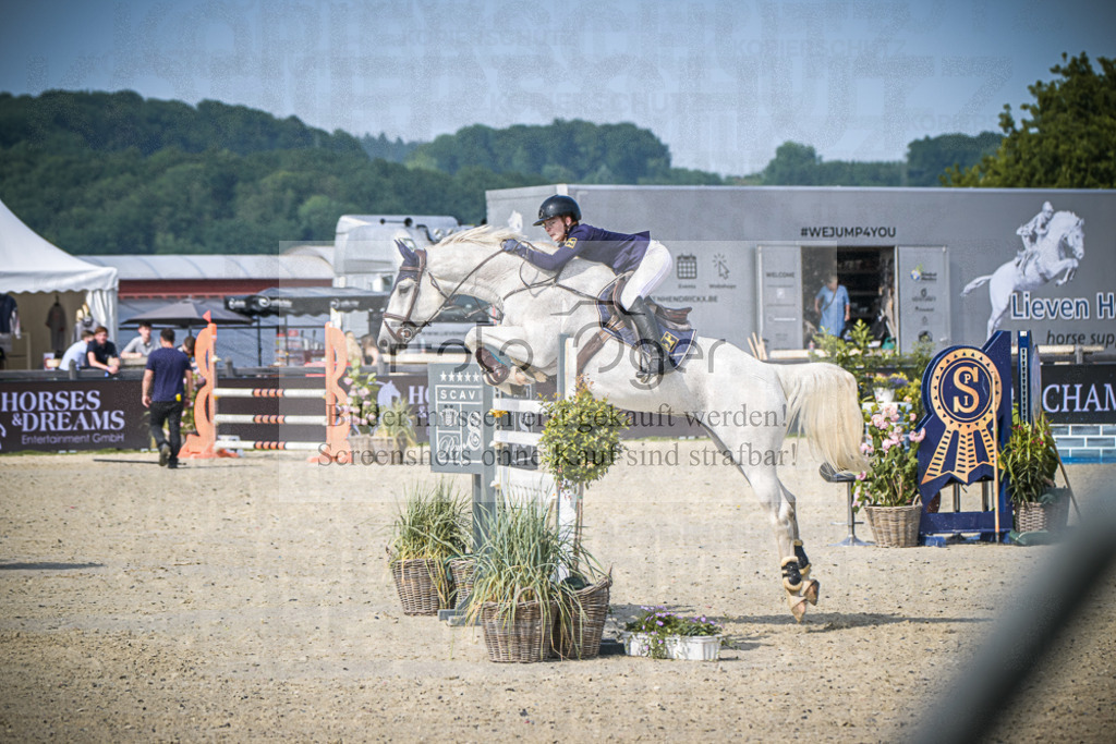 DOS_7562 | Entdecke hochwertige Reitturnierfotos von Foto Oger. Professionell, emotional und authentisch – jetzt Lieblingsmomente im Shop bestellen.Deutschlandweite Turnierfotografie. - Realisiert mit Pictrs.com