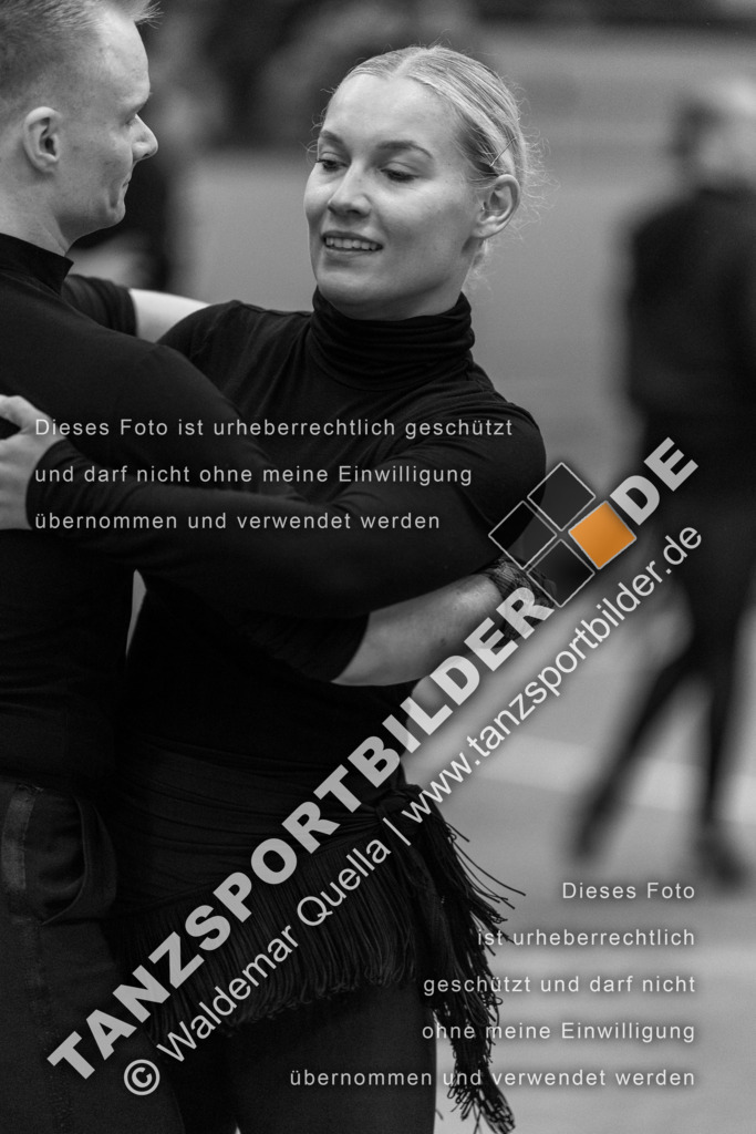 20231020-00369 | Hier finden Sie Tanz Bilder vom Latein und Standard Formationen tanzen. Sportbilder vom Tanzsport. Schöne Fotos und von Weltmeisterschaft, Europameisterschaft, Bundesliga, Regionalliga, Oberliga und Landesliga sowie von GOC Stuttgart, DanceComp, WM Bremen