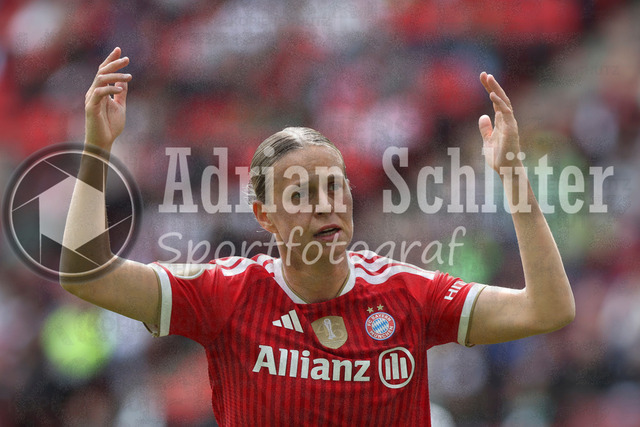 14.05.2026, GER, Fussball, Frauen, DFB-Pokal, Finale, Saison 2025/2026, VfL Wolfsburg - FC Bayern München | Klara Bühl (Bayern) gestikuliert, Gestik und Mimik