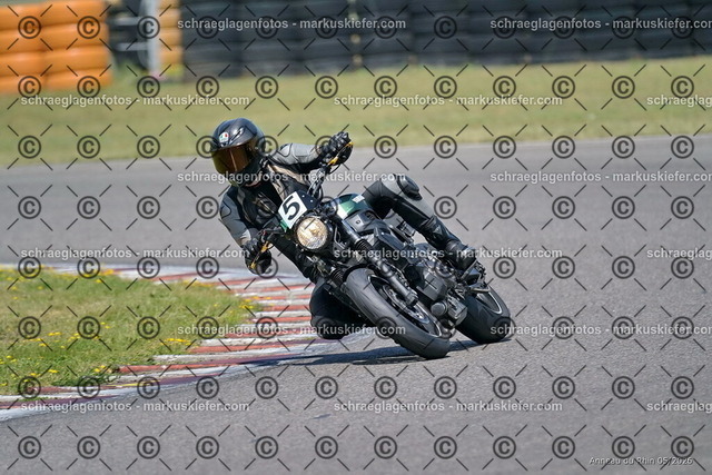26BT02-2031 | markuskiefer.com - Realisiert mit Pictrs.com