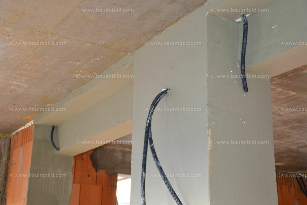 bib-lg17-elektroinstallation-0086 | Nach LV-Leistungsgruppen sortierte Detailfotos über den Bau eines Hauses. Alle Hausbau-Bilder direkt vom Urheber und Autor der Website Haus-Selber-Bauen.com