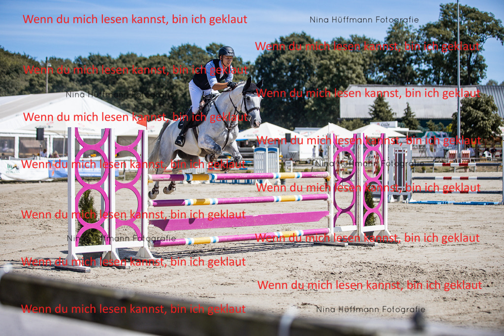 BK1A6656 | Turnierbilder Turnierfotos Nina Hüffmann Turnierfotografie Pferdefotografie Tierzeichnung Haustierzeichnung Pferdezeichnung Hundezeichnung Videograf  - Realisiert mit Pictrs.com