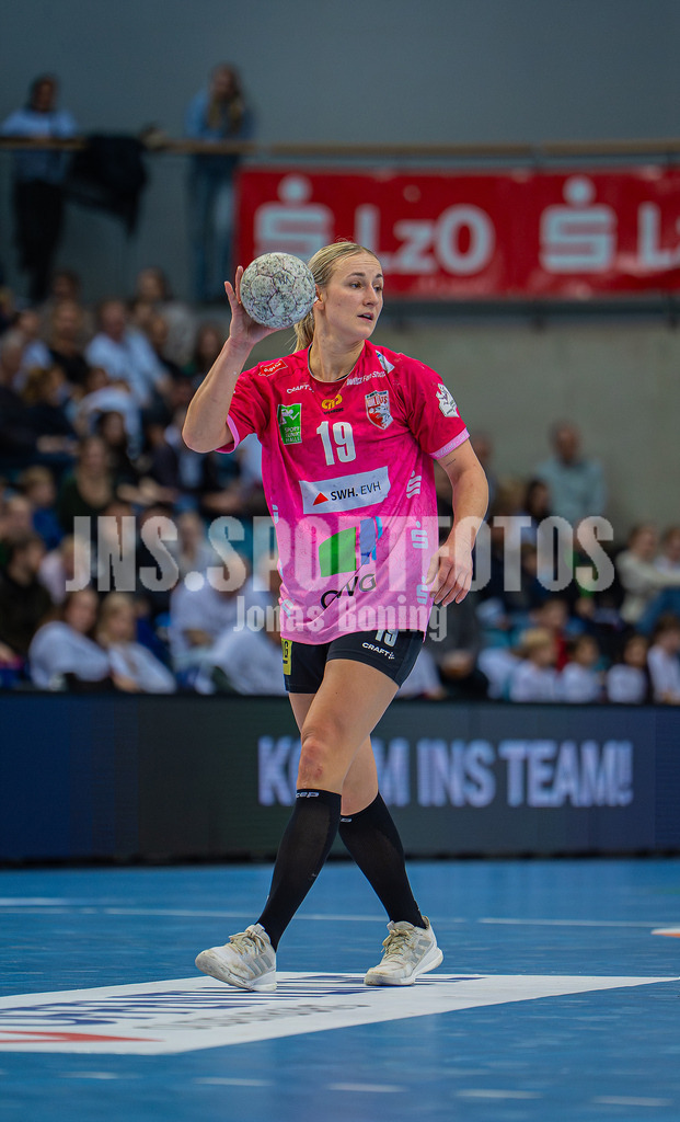 Handball I Frauen I Saison 2025-2026 I 1. HBF I 15. Spieltag I VFL Oldenburg - SV Union Halle-Neustadt 0102 | Lea Gruber (19, SV Union Halle-Neustadt) - Realisiert mit Pictrs.com
