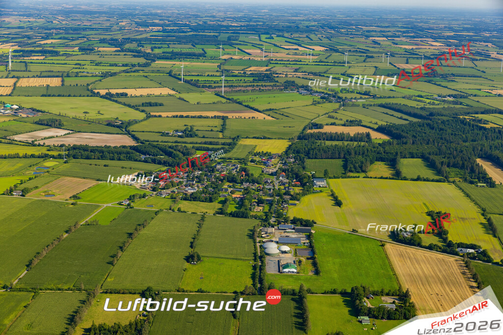 Luftbild der Stadt Weesby - Das Luftbild wurde 2025 vom UL-Flugzeug heraus erstellt ( keine Drohnenaufnahme ) - Hochauflösende Luftaufnahme - für Wandbilder und großformatige Ausdrucke geeignet. Das besondere Geschenk!Hier alle&nbsp;Infos zur Lizenzierung der LuftaufnahmeWir fliegen auch dieses Jahr wieder in Ihre Region um Luftbilder zu erstellen.- Luftbild anfragen