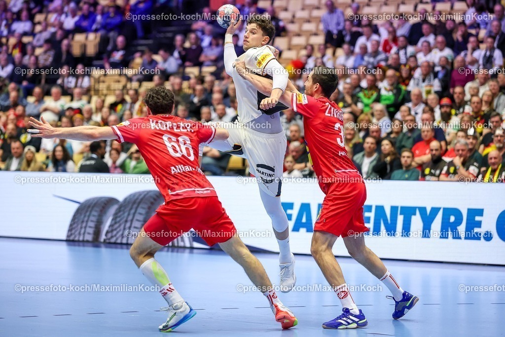EHF15012602101 | 15.01.2026, Handball, Men's EHF EURO 2026, Deutschland - Östereich, Jyske Bank Boxen in Herning, Dänemark, Preliminary Round:  Marko Grgic (Germany #71) im Zweikampf gegen   Elias Kofler (Austria #66)  Clemens Möstl (Austria #32) 