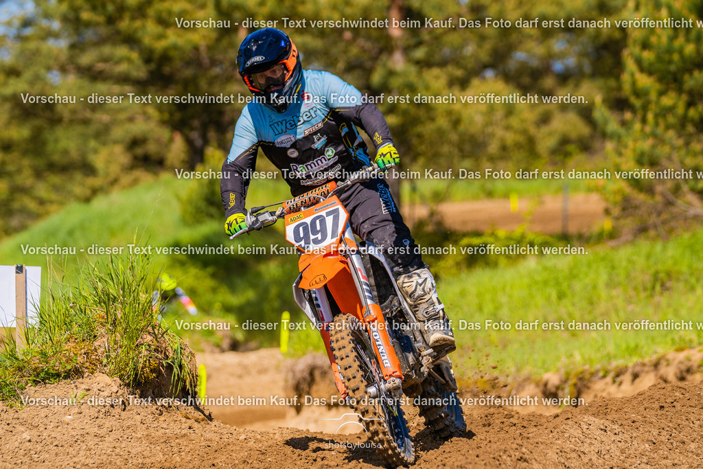 20260517_Templin-6022 | Sportfotografin aus Berlin-Brandenburg mit Fokus auf Motocross. Ich halte deine sportliche Leistung und echte Emotionen auf und neben der Strecke professionell fest. Entdecke die Fotos von deinem Rennen und bestelle sie direkt hier im Shop.