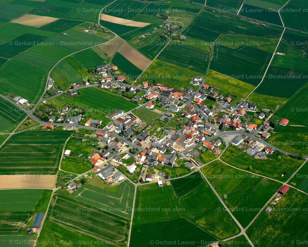2615073 | VOCKENROD 07.06.2006 Ortsansicht am Rande von landwirtschaftlichen Feldern und Nutzflächen  in Vockenrod im Bundesland Hessen, Deutschland // Village view on the edge of agricultural fields and land  in Vockenrod in the state Hesse, Germany Foto: Gerhard Launer