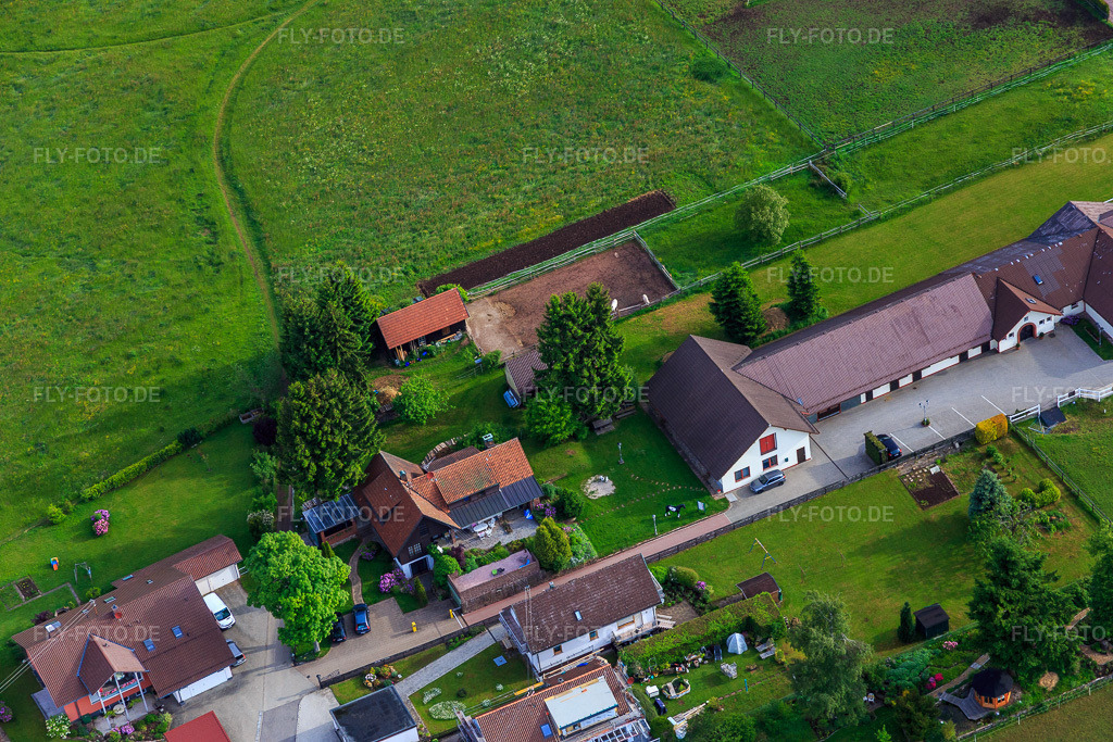 Luftbild: Gestüt Dobel in Dobel im Bundesland Baden-Württemberg in Deutschland. – Foto: IMG_079778.jpg vom 31.05.2015 durch Werner Riehm/FLY-FOTO.de – Auflösung des Originals: 5472 x 3648 px – Gestüt Dobel - Heimatgestüt von Olympiasiegern & Weltmeistern