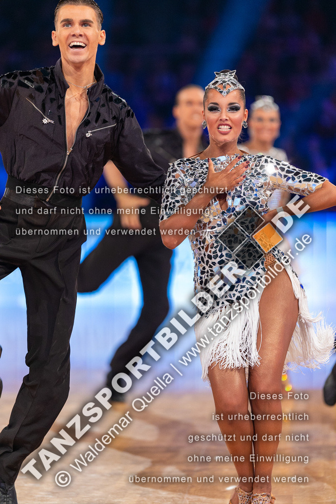 20231111-02126 | Hier finden Sie Tanz Bilder vom Latein und Standard Formationen tanzen. Sportbilder vom Tanzsport. Schöne Fotos und von Weltmeisterschaft, Europameisterschaft, Bundesliga, Regionalliga, Oberliga und Landesliga sowie von GOC Stuttgart, DanceComp, WM Bremen