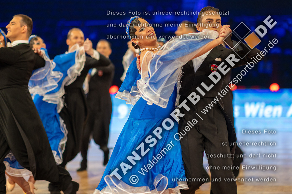20251206-00511 | Hier finden Sie Tanz Bilder vom Latein und Standard Formationen tanzen. Sportbilder vom Tanzsport. Schöne Fotos und von Weltmeisterschaft, Europameisterschaft, Bundesliga, Regionalliga, Oberliga und Landesliga sowie von GOC Stuttgart, DanceComp, WM Bremen