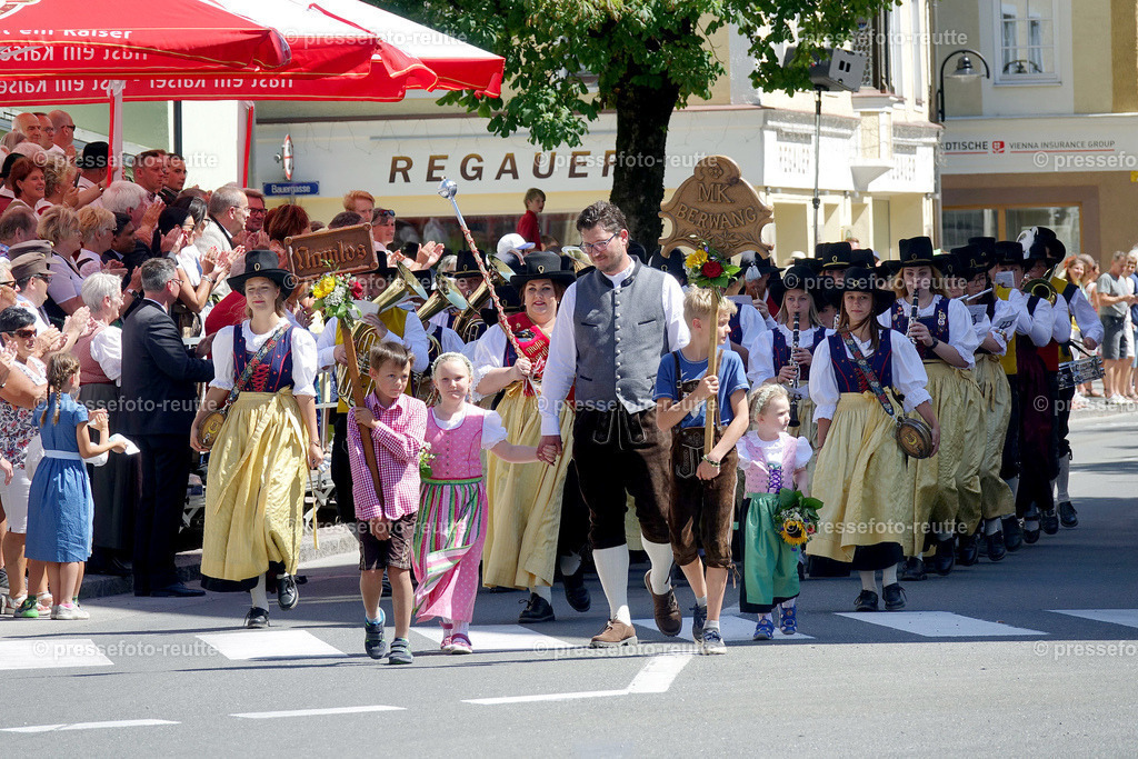 news-2022-Juli17-Musikumzug-Reutte-DSD03430-Berwang-Namlos | Info aus dem Bezirk Reutte/Ausserfern Tirol sowie eine umfangreiche Bilddatenbank über die gesamte Region: Lechtal, Talkessel Reutte, Tannheimertal, Zwischentoren. Lech, Plansee, Zugspitze, Grenztunnel, B179, Fernpassstraße, Verkehr, Lawinen, Tradition, - Realisiert mit Pictrs.com