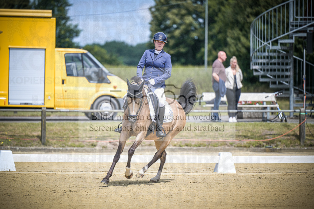 DOS_0228 | Entdecke hochwertige Reitturnierfotos von Foto Oger. Professionell, emotional und authentisch – jetzt Lieblingsmomente im Shop bestellen.Deutschlandweite Turnierfotografie. - Realisiert mit Pictrs.com