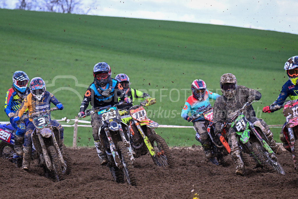 Motocross Schlatt bei Winterthur - 29. April 2023 | #3 Ribeiro Victor aus Zuerich (CH) auf Yamaha Yz 250 F, #602 Lueber Patrik aus Winterthur (CH) auf Husqvarna, #111 Lang Nico aus Grosswangen (CH) und #81 Schilling Robin aus Bischofszell (CH) auf Kawasaki in der Kategorie MX2 am Motocross Schlatt bei Winterthur, 29. April 2023.
Instagram: @mx_schlatt | @mc_wila | @sam_schweiz
Bild: Sportfotografie Markus Aeschimann | www.markus-aeschimann.ch - Realisiert mit Pictrs.com