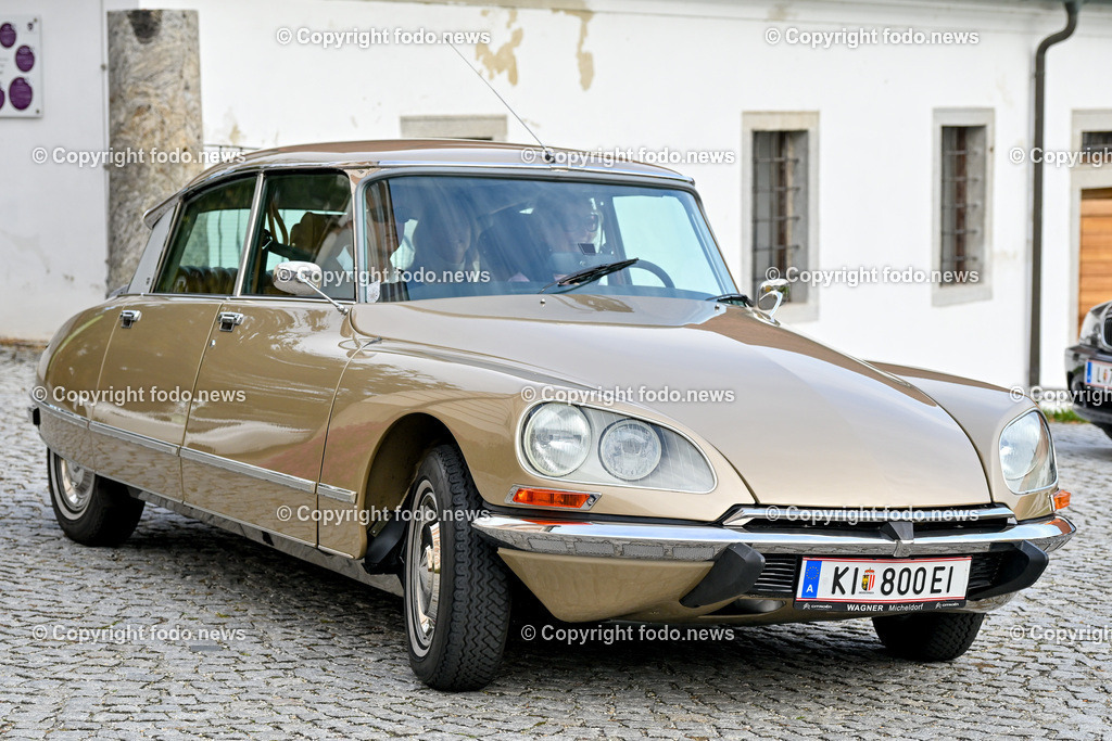 Frauen fuer Frauen_ Charity Oldtimerfahrt_ 04.10.2025-27 | 04.10.2025, Linz, AUT, Oldtimer Charity im Bild Frauen fuer Frauen Oldtimerfahrt, Teilnehmer©Harald Dostal / fodo.media