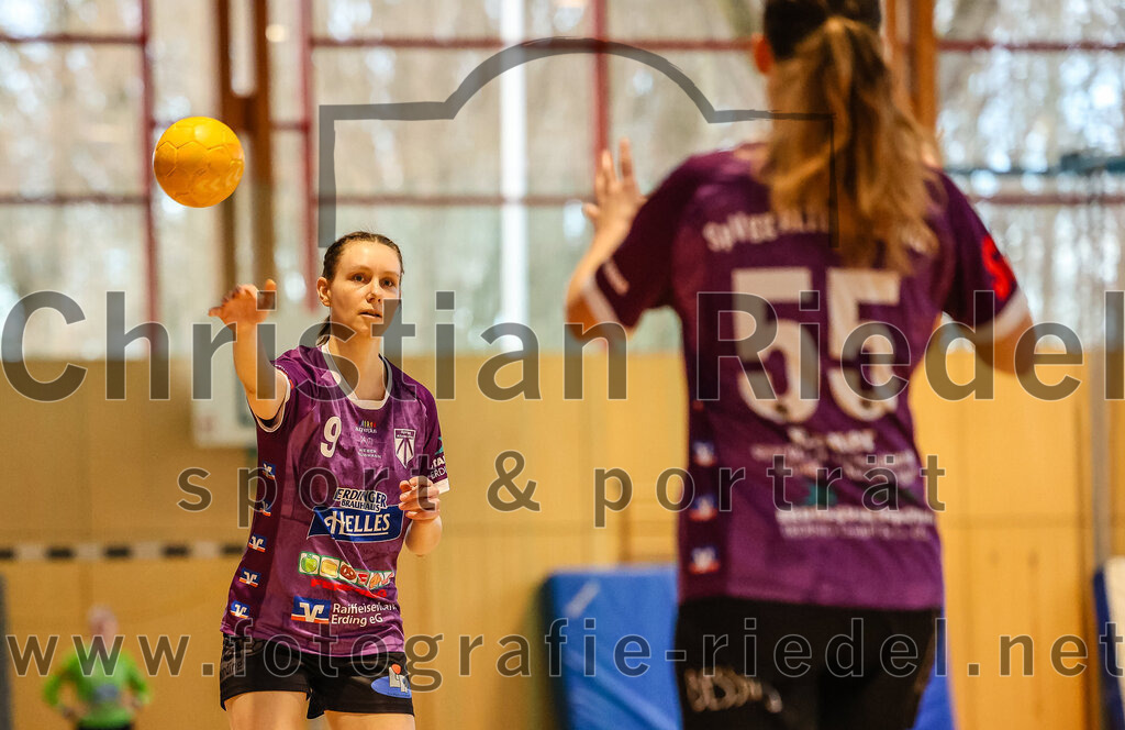 2024-03-09_017_SpVgg_Altenerding_gegen_Eintracht_Dachau-Karlsfeld | Erding, Deutschland, 09.03.2024:
Handball, Bezirksoberliga Frauen Altbayern 2023 / 2024, 17. Spieltag, SpVgg Altenerding gegen Eintracht Dachau-Karlsfeld, Endergebnis: 26:25

Julia Kranich (SpVgg Altenerding, #9), Verena Bauer (SpVgg Altenerding, #55)

Foto: Christian Riedel / fotografie-riedel.net