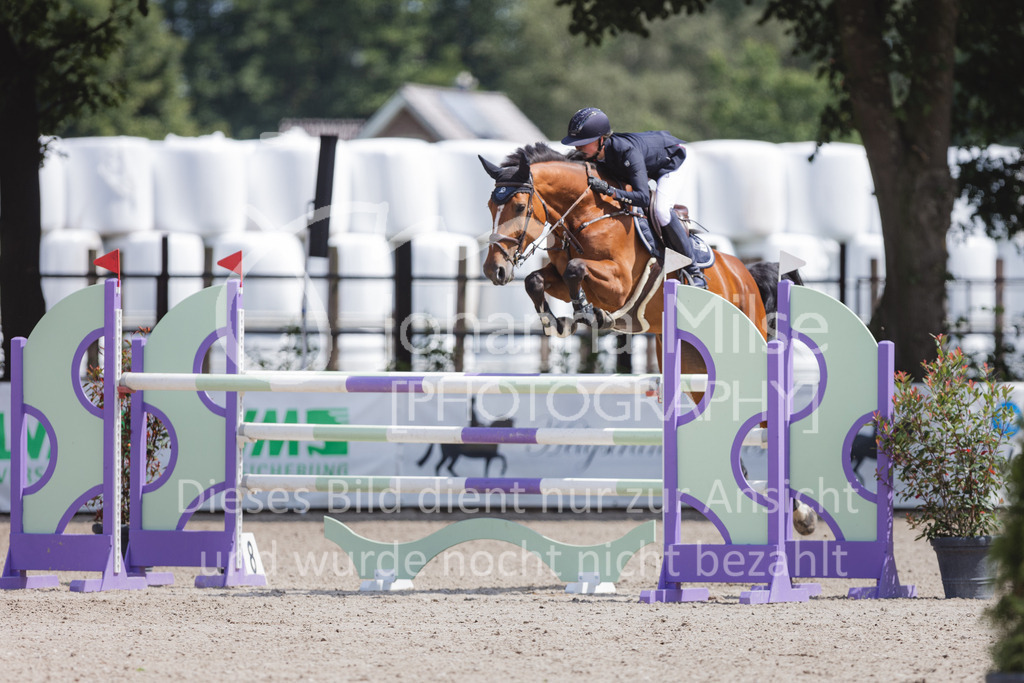 220614_Mühlen_SprPfM-701 | Late Entry Mühlen
Springprüfung Kl.M* 6-8j. Pferde gl. Einlaufprüfung für 6j. Pferde
14.06.2022
