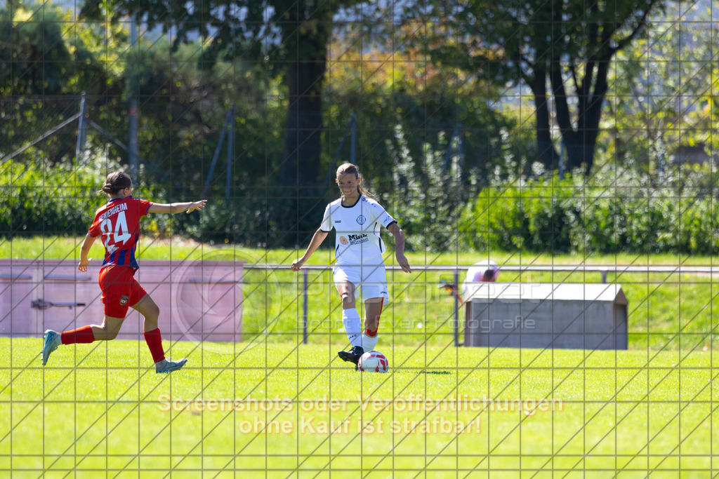 20260906_122359_0249_(c)_by_PhotoPeet | #,1.FC Donzdorf (weiß) vs. 1.FC Heidenheim 1846 (rot), Fußball, Frauen-Verbandspokal Gruppe 2, 2. Runde, Saison 2026/2027, Rasenplatz Lautertal Stadion, Süßener Straße 16, 73072 Donzdorf, 06.09.2026 - 11:00 Uhr,Foto: PhotoPeet / Sport- &amp; Eventfotografie / Peter Harich