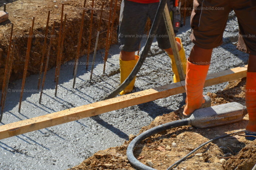 bib-lg04-betonarbeiten-0025 | Nach LV-Leistungsgruppen sortierte Detailfotos über den Bau eines Hauses. Alle Hausbau-Bilder direkt vom Urheber und Autor der Website Haus-Selber-Bauen.com