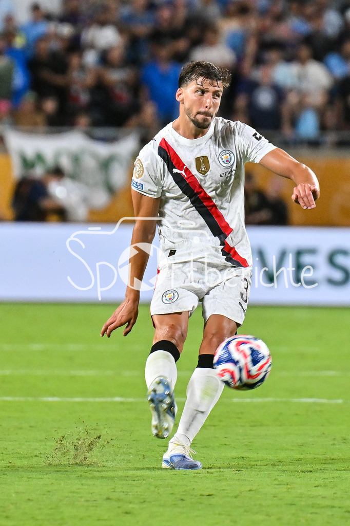 Manchester City - Al-Hilal SFC | am Ball Ruben DIAS (Manchester City 3) / Einzelfoto / Freisteller / FIFA Club World Cup: Manchester City - Al-Hilal SFC, Camping World Stadium am 30.06.2025 / NOT FOR SALE IN USA