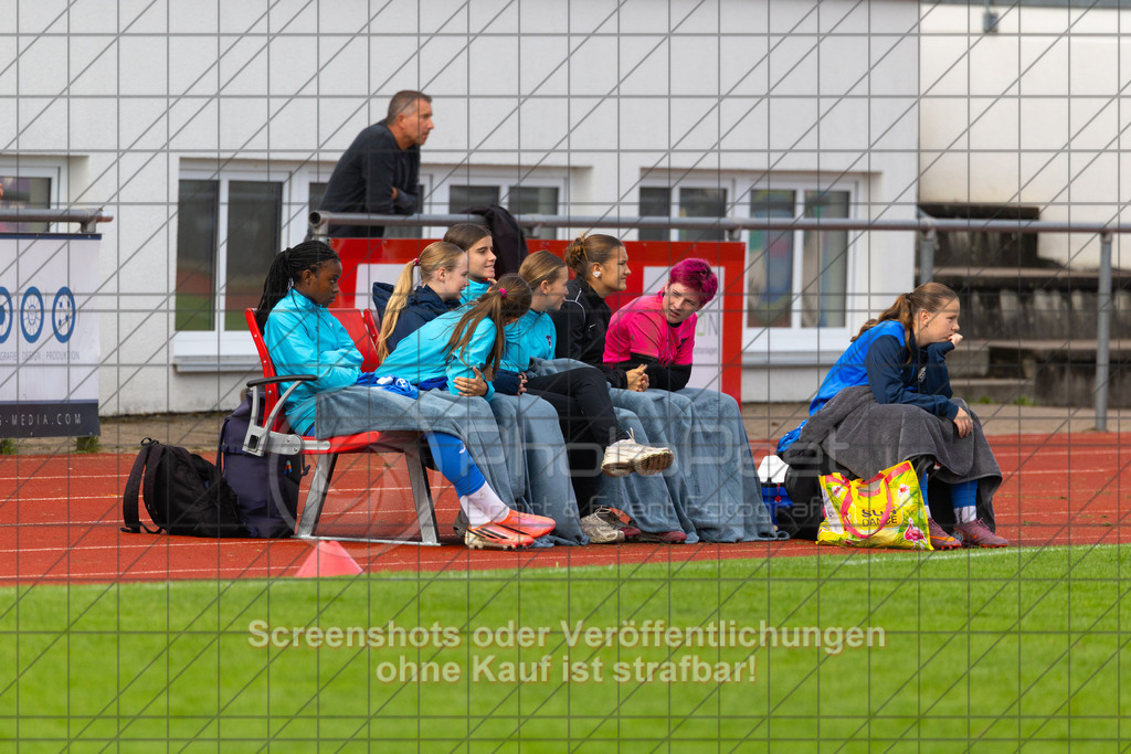 20261010_143331_0124_(c)_by_PhotoPeet | #,1.FC Donzdorf (schwarz) vs. SC Sand (blau), Fußball, EnBW-Oberliga B -Juniorinnen, 05. Spieltag, Saison 2026/2027, Rasenplatz Lautertal Stadion, Süßener Straße 16, 73072 Donzdorf, 10.10.2026 - 14:00 Uhr,Foto: PhotoPeet / Sport- &amp; Eventfotografie / Peter Harich