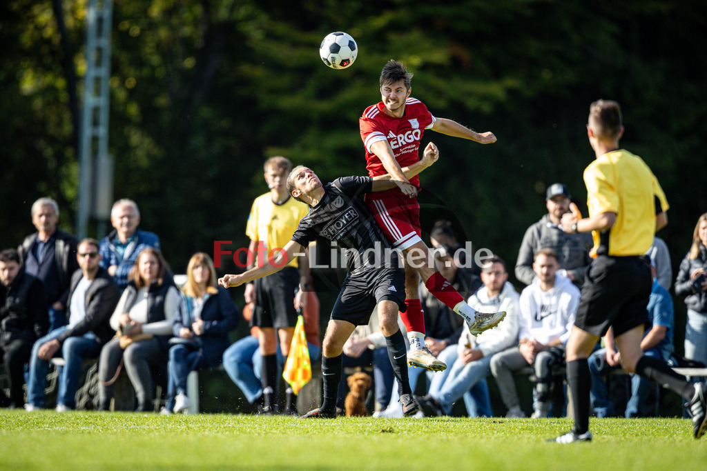 SV Polling gegen SV Untermenzing | Fußball Herren Bezirksliga Oberbayern Süd 2025/26 13. Spieltag, SV Polling gegen SV Untermenzing, 20251012,Kopfballduell, 2025-10-12 in Polling (Sportplatz Polling), Christian BAIERLACHER (SV Polling 3), Copyright: WolfgangxLindner www.foto-lindner.de