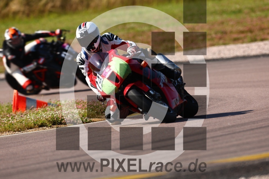 0074-20250619_00300 | Schöne Erinnerungen an spannende Momente - das festzuhalten ist unser Job. PIXELrace.de ist seit 2003 auf den Rennstrecken Europas unterwegs um die Action draußen beim Fahren und die wunderbare Stimmung imm Fahrerlager für euch einzufangen.