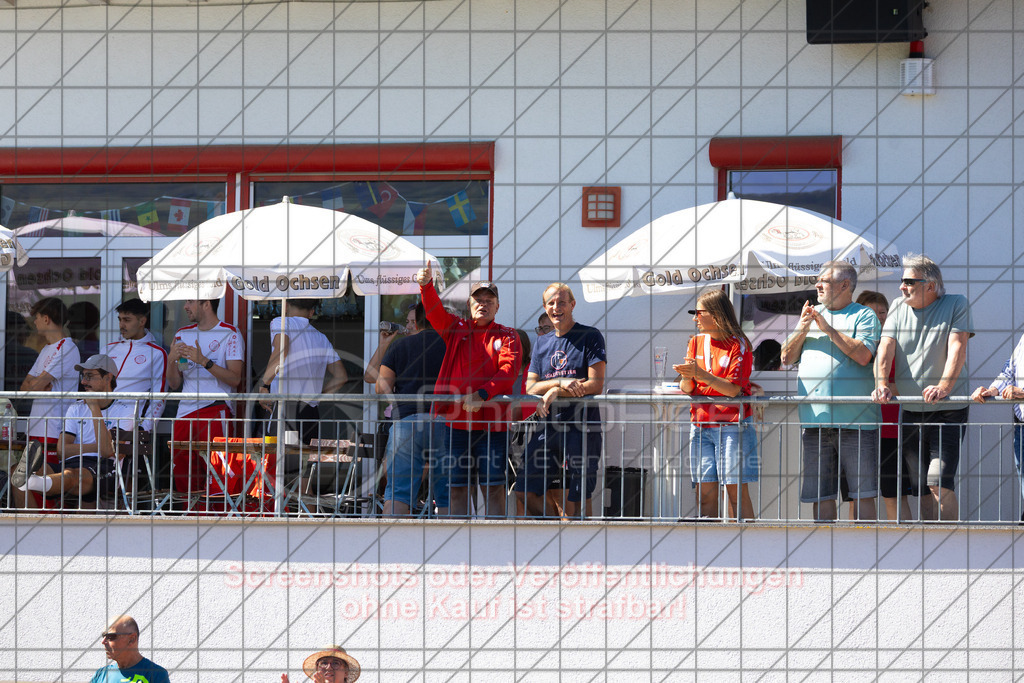 20260906_125415_0354_(c)_by_PhotoPeet | #,1.FC Donzdorf (weiß) vs. 1.FC Heidenheim 1846 (rot), Fußball, Frauen-Verbandspokal Gruppe 2, 2. Runde, Saison 2026/2027, Rasenplatz Lautertal Stadion, Süßener Straße 16, 73072 Donzdorf, 06.09.2026 - 11:00 Uhr,Foto: PhotoPeet / Sport- &amp; Eventfotografie / Peter Harich