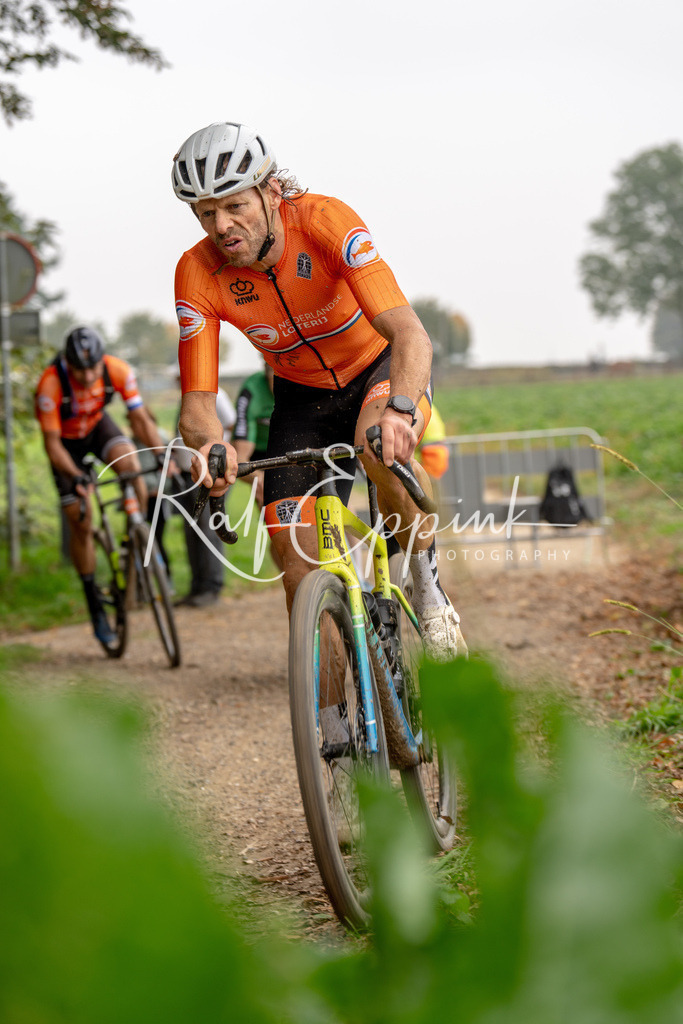 Ralf Eppink Photography 20251011_DSC01854 | Sportfotografie, Eventfotografie, Porträtfotografie, Radsport Fotograf, Triathlon Fotograf, Düsseldorf Fotograf, Köln Fotograf, Actionfotografie, Teamfotografie, Peoplefotografie, Business Portraits, Veranstaltungsfotografie, Reportagefotografie - Realisiert mit Pictrs.com