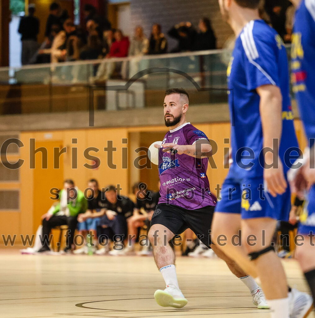 2024-10-13_008_SpVgg_Altenerding_gegen_SSG_Metten | Erding, Deutschland, 13.10.2024:Handball, Bezirksoberliga Männer 2024 / 2025, 4. Spieltag, SpVgg Altenerding gegen SSG Metten, Endergebnis: 40:22Sebastian Forster (SpVgg Altenerding, #13)Foto: Christian Riedel / fotografie-riedel.net