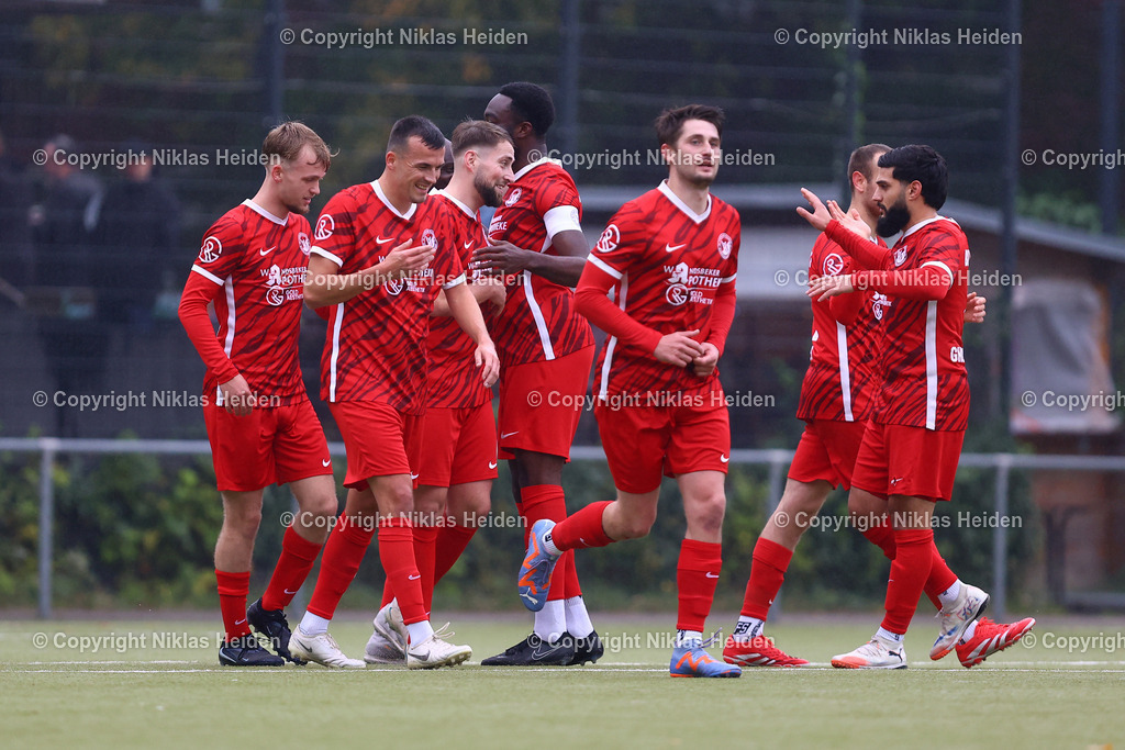 NH_HEBC_SCVWBillstedt_OberligaHamburg_12102025 | #10 Luis Hacker (SC Vorwärts Wacker Billstedt) bejubelt zusammen mit seinen Teamkollegen seinen Treffer zum 0:1.Fußball I Herren I Gamesright Oberliga Hamburg I Saison 2025-2026  I 12. Spieltag I HEBC - SC Vorwärts Wacker Billstedt I 12.10.2025 I Reinmüllerplatz
