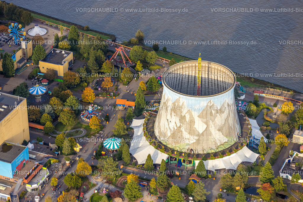 Kalkar241014391 | Luftbild, Kalkar Wunderland, Energy Factory am Fluss Rhein, Familienpark mit Events wie Achterbahn und Wildwasserbahn und Fahrgeschäften, Hotel, Kongresszentrum, Gastronomie, Kettenkarussell Vertical Swing im Kühlturm, Hönnepel, Kalkar, Niederrhein, Nordrhein-Westfalen, Deutschland