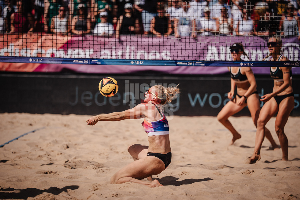 Beachvolleyball | Frauen | Allianz German Beach Tour 2025 | Tourstop Berlin | 16.08.2025 | Tabea Schwarz spielt den Ball