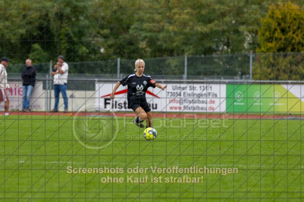 20251012_123002_0144 | #,1.FC Donzdorf II (schwarz) vs. TSV Silmingen (blau), Fussball, Frauen-Quali Bezirksliga - Bezirk Neckar/Fils, 05. Spieltag, Saison 2025/2026, Rasenplatz Lautertal Stadion, Süßener Straße 16, 73072 Donzdorf, 12.10.2025 - 11:00 Uhr,Foto: PhotoPeet-Sportfotografie/Peter Harich