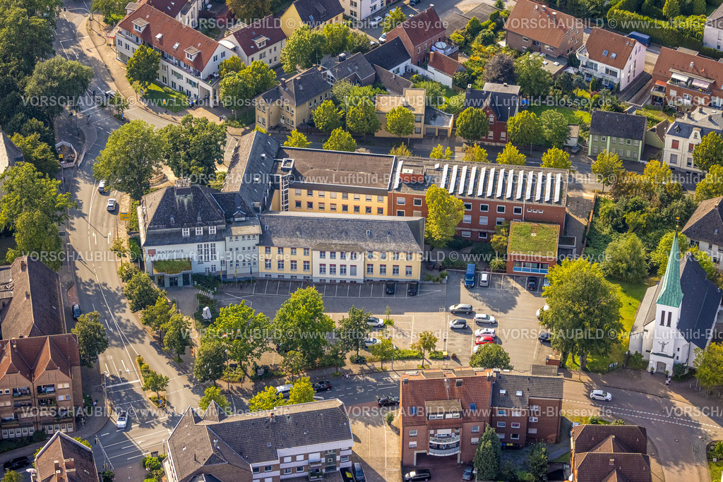 Beckum230804699 | Luftbild, Rathaus, evang. Christuskirche, Beckum, Münsterland, Nordrhein-Westfalen, Deutschland
