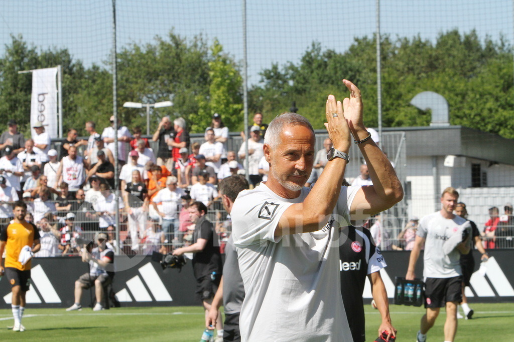 Eintr_Hull_City_08-08-2026 | Eintracht Trainer Adi Hütter - Realisiert mit Pictrs.com
