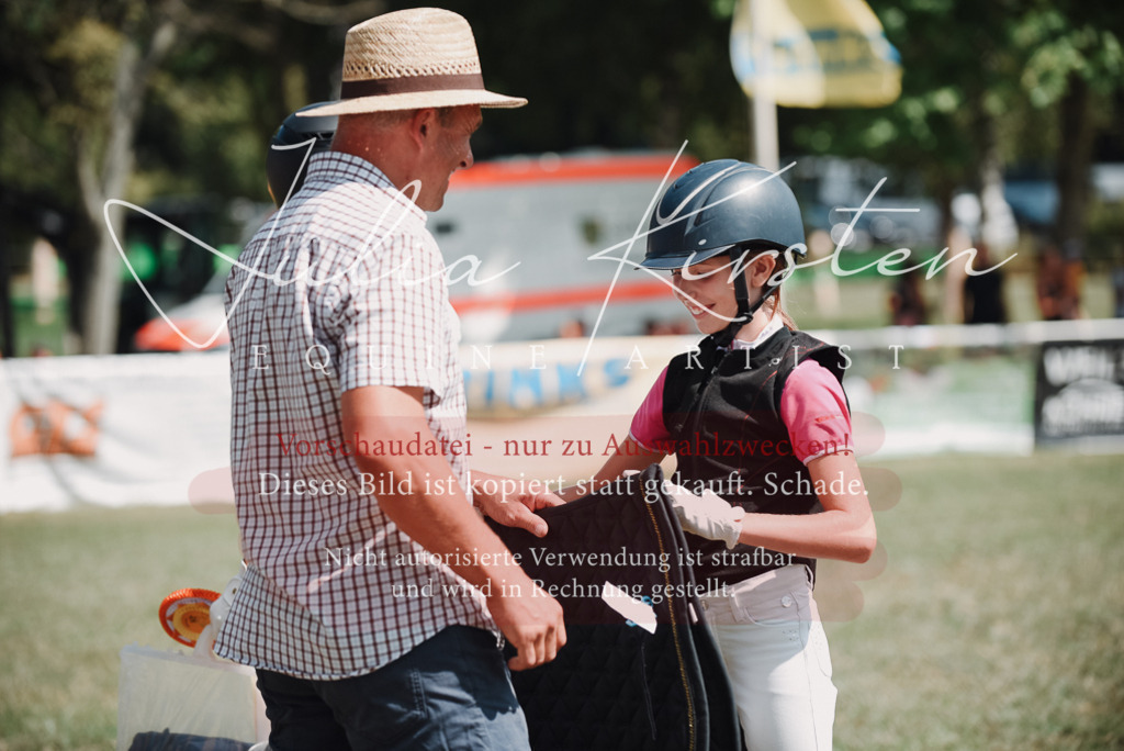 DSC_5891 | Pferde- und Turnierfotografie in Westsachsen. Pferdeportraits, Auftragszeichnungen und intuitive Kunst.