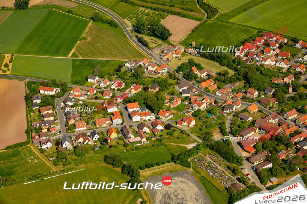 Das Luftbild zeigt Westheim Knetzgau - Die Luftaufnahme wurde 2023 vom UL-Flugzeug aus erstellt ( keine Drohne ) - Hochauflösende Luftaufnahme - Für grossformatige Ausdrucke geeignet. Die Geschenkidee !Mit Lizenz und Bildrechte bestellbar