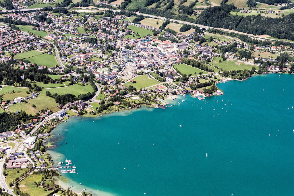 dr__0010314.jpg | MONDSEE 05.07.2017 Dorfkern an den See- Uferbereichen des Mondsee in Mondsee in Oberösterreich, Österreich. // Village on the lake bank areas of Mondsee in Mondsee in Oberoesterreich, Austria. Foto: Daniel Reiter