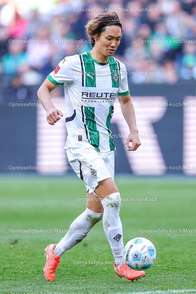 BMG29032502241 | 29.03.2025, Fußball, Borussia Mönchengladbach - RB Leipzig, 1. Fußball Bundesliga, Borussia-Park, Saison 2024 2025: Ko Itakura (Mönchengl. #3) DFB regulations prohibit any use of photographs as image sequences and or quasi-video.