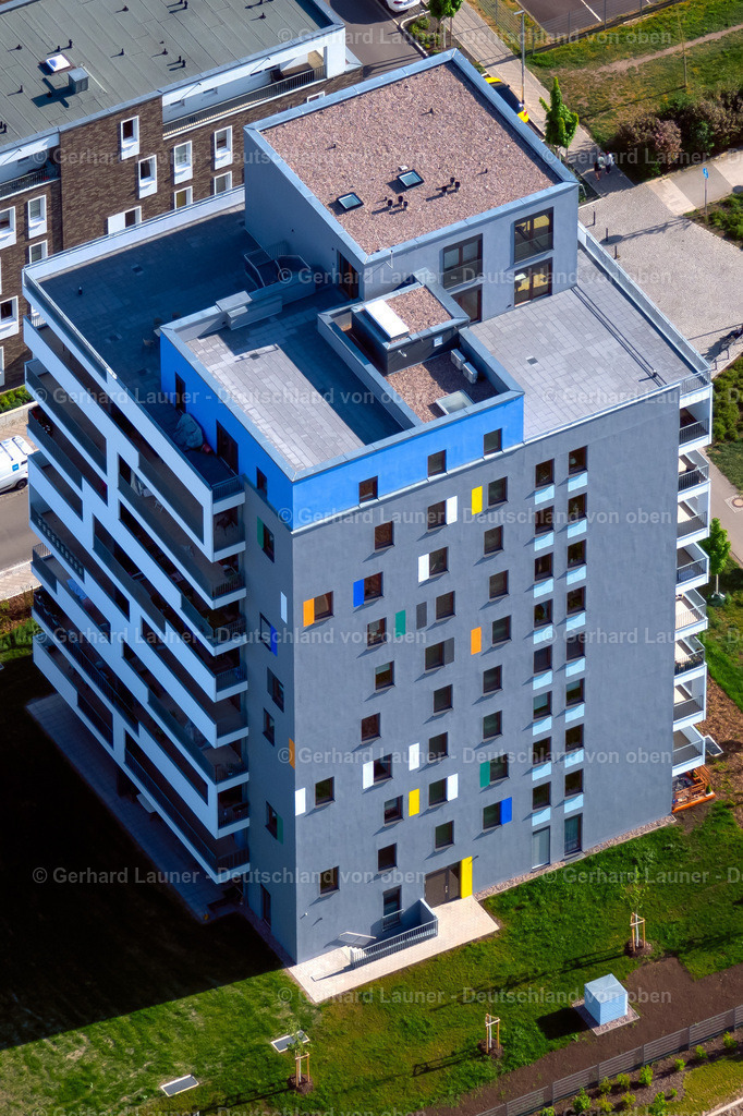 4025855 | ERFURT 06.05.2020 Hochhaus- Gebäude im Wohngebiet an der Lassallestraße im Ortsteil Johannesvorstadt in Erfurt im Bundesland Thüringen, Deutschland. // High-rise building in the residential area on Lassallestrasse in the district Johannesvorstadt in Erfurt in the state Thuringia, Germany. Foto: Gerhard Launer