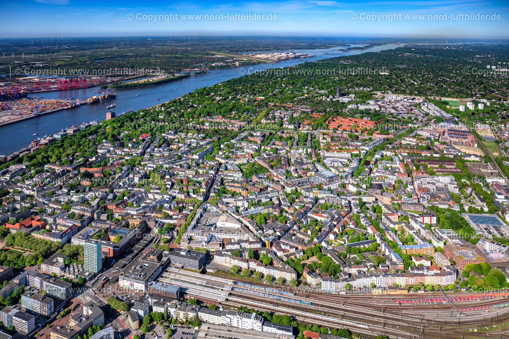 Hamburg_Ottensen_ELS_3867090525 | HAMBURG 09.05.2025 Stadtzentrum im Innenstadtbereich am Ufer des Flußverlaufes der Elbe im Ortsteil Ottensen in Hamburg, Deutschland. // City center in the downtown area on the banks of river course of the River Elbe in the district Ottensen in Hamburg, Germany. Foto: Martin Elsen