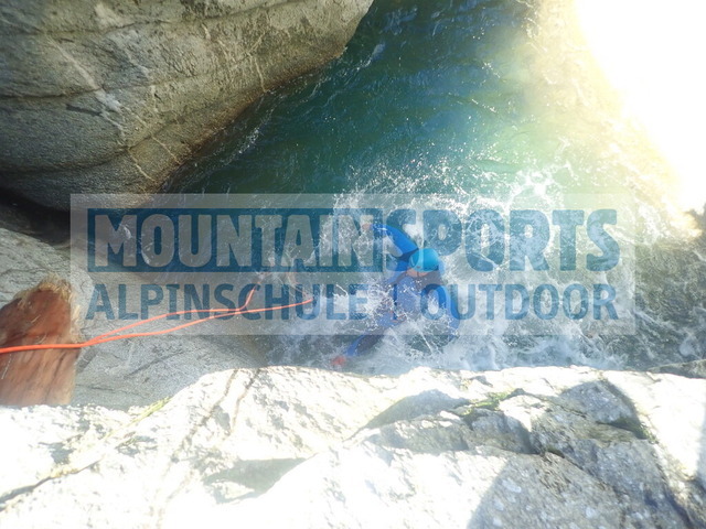 P9210033 | Bestelle die Bilder deines Berg- oder Wasser-Abenteuers mit Mountain Sports bequem von zu Hause aus direkt über unseren Online Fotoshop von pictrs.com. - Realisiert mit Pictrs.com