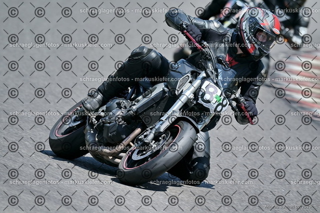 25bt04-1031 | markuskiefer.com - Realisiert mit Pictrs.com