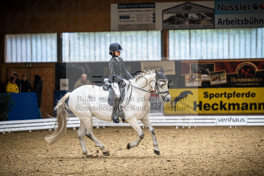 DOS_2225 | Entdecke hochwertige Reitturnierfotos von Foto Oger. Professionell, emotional und authentisch – jetzt Lieblingsmomente im Shop bestellen.Deutschlandweite Turnierfotografie. - Realisiert mit Pictrs.com