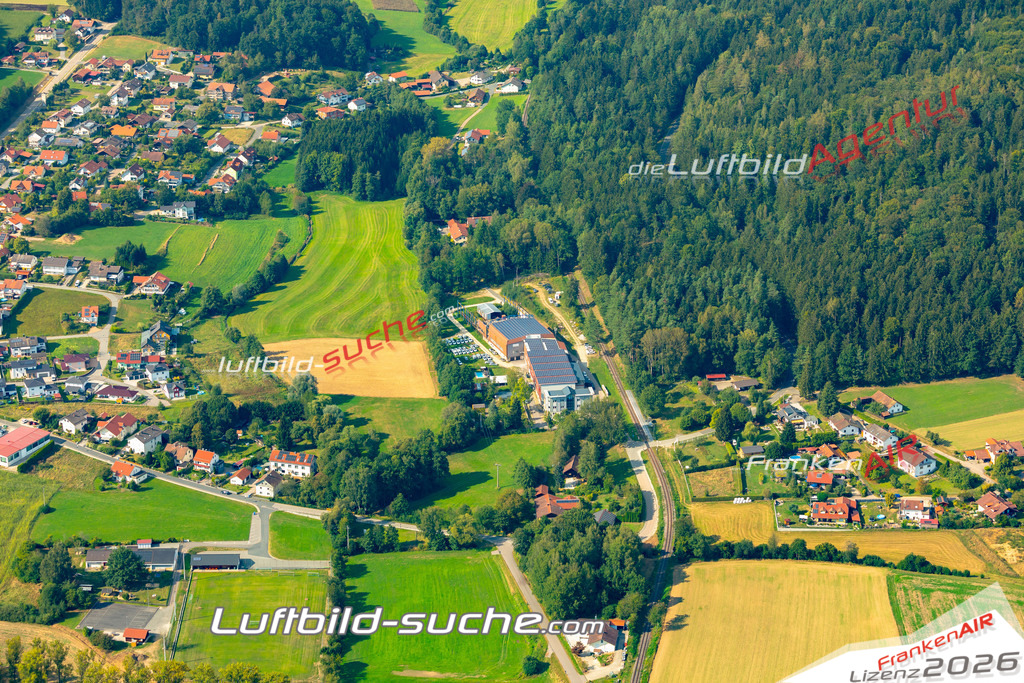 Das Luftbild zeigt :  Willmering - Die Luftaufnahme wurde 2024 vom UL-Flugzeug aus erstellt ( keine Drohne ) - Hochauflösende Luftaufnahme - Für grossformatige Ausdrucke geeignet. Die Geschenkidee !Mit Lizenz und Bildrechte bestellbar