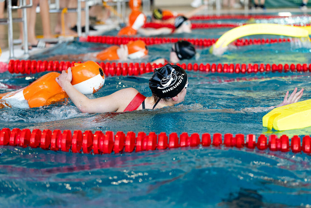 DLRG, Wettkampf, Rettungssport, Landesverbandsmeisterschaften 2026 13.06.2026 | Bedburg, Deutschland - June, 13: Goetzens, Romy aus dem Verein DLRG Rheurdt-Schaephuysen im Lauf Nr. 82 der Landesverbandsmeisterschaften 2026 im MonteMare Bedburg. In dem Lauf Nr. 82 traten die Teilnehmenden in der Disziplin 100m Lifesaver gegeneinander an. (Foto: Benedikt Lang (DLRG) - Realisiert mit Pictrs.com