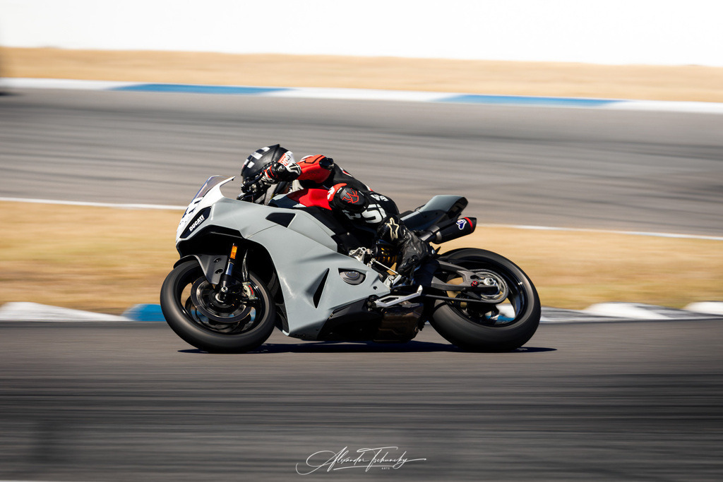Ducati Trackday Hockenheimring 2026 | Entdecken Sie die faszinierende Welt von Alexander Tschuncky Arts: Kreative Fotografie, atemberaubende Automobilkunst und hochwertiger Bilderdruck. Lassen Sie sich inspirieren! - Realisiert mit Pictrs.com