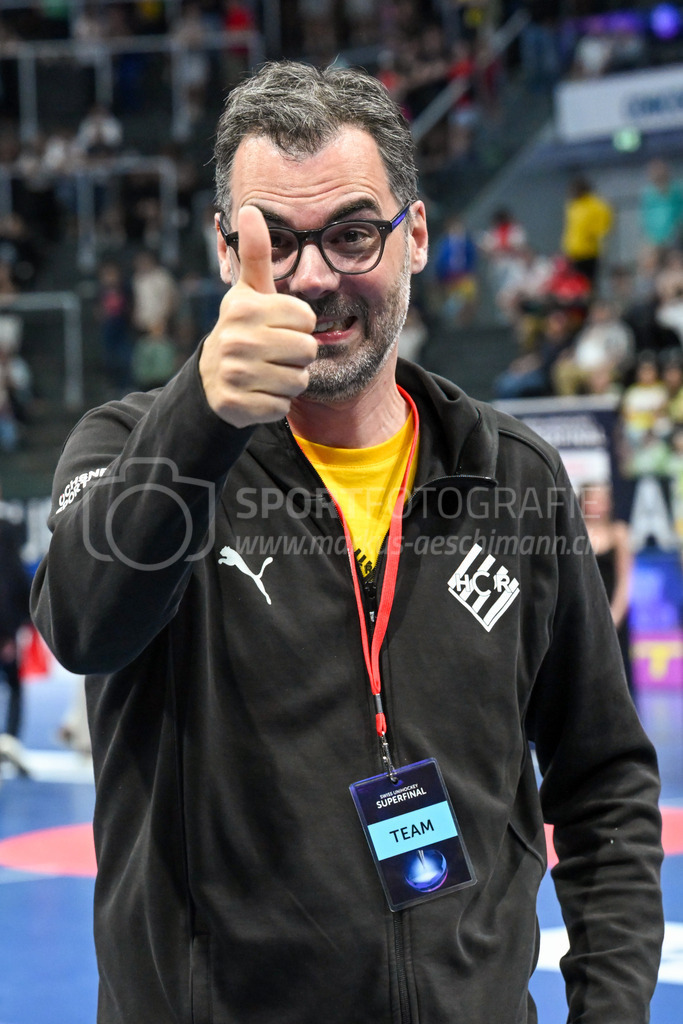 Zug United - HC Rychenberg - 25. April 2026 | Mario Kradolfer (Geschäftsführer HC Rychenberg) freut sich über den ersten Schweizer Meistertitel des Vereins am L-UPL Superfinal-Spiel zwischen Zug United und HC Rychenberg am 25. April 2026 in der BCF Arena, Fribourg, Schweiz.Bild: Sportfotografie Markus Aeschimann | www.markus-aeschimann.ch - Realisiert mit Pictrs.com