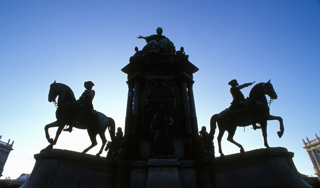 Maria-Theresien-Denkmal  | Wien, Austria - May 27, 2007: Maria-Theresien-Denkmal . - Realisiert mit Pictrs.com