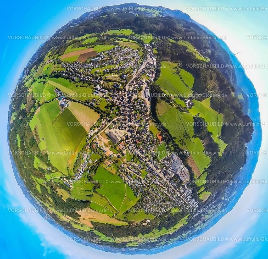 Lennestadt230990334Elspe | Luftbild, Ortsansicht Ortsteil Elspe, Bielefelder Straße, Erdkugel, Fisheye Aufnahme, Fischaugen Aufnahme, 360 Grad Aufnahme, tiny world, Elspe, Lennestadt, Sauerland, Nordrhein-Westfalen, Deutschland
